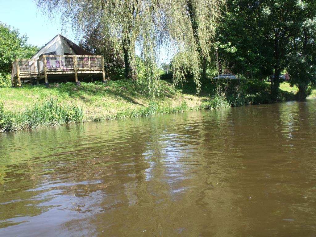 Camping Des Ribieres Hotel Confolens Exterior photo