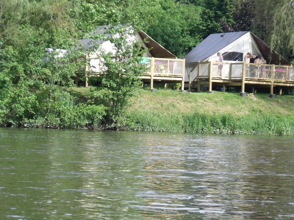 Camping Des Ribieres Hotel Confolens Exterior photo